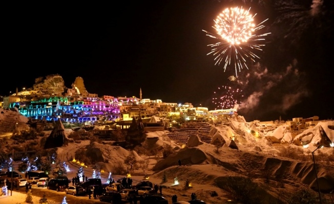 Yılbaşı Uçaklı KAPADOKYA TURU (Erciyes Kayak Merkezi ve Kayseri`li) 3 Gece Konaklamalı Gala Dahil